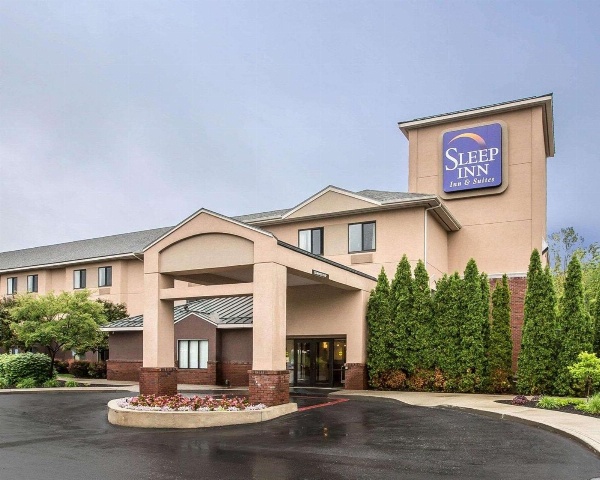 Sleep Inn & Suites Queensbury - Lake George image 1